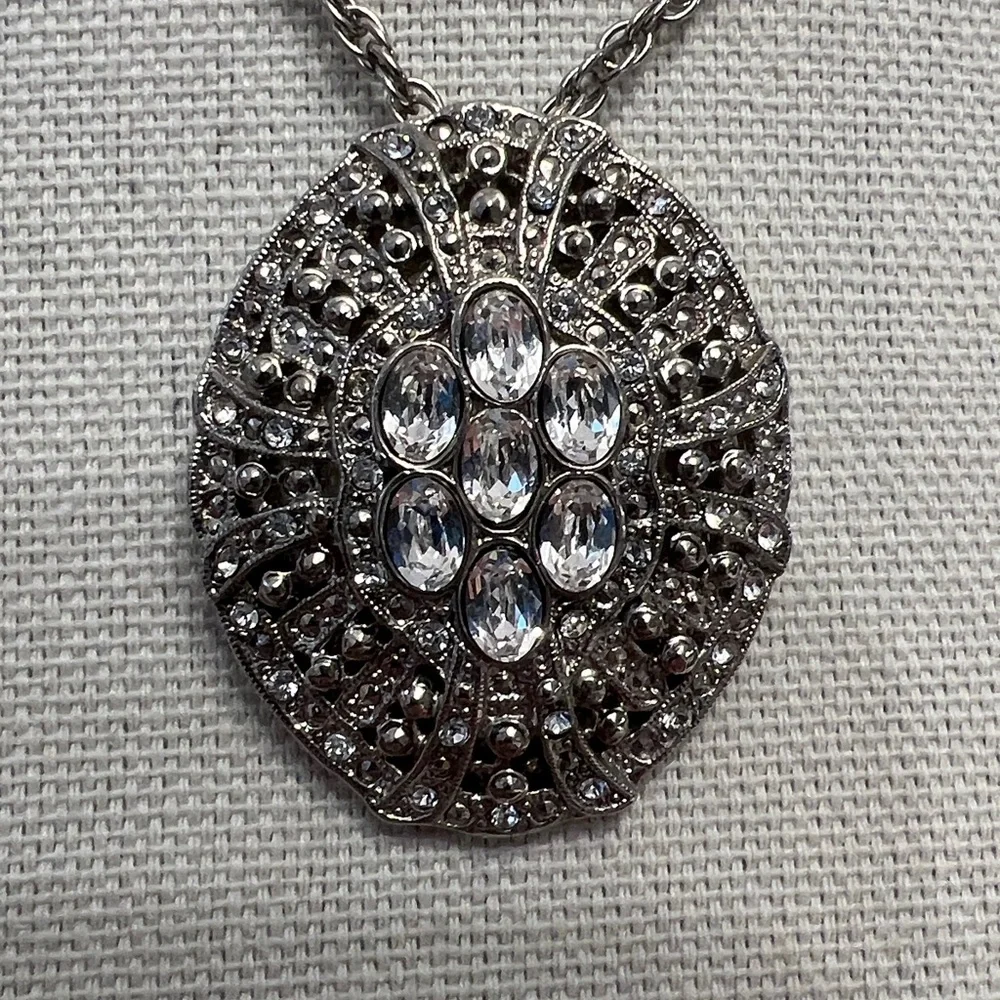1928 JEWELRY(R) OVAL WHITE
CRYSTAL SILVER-TONE NECKLACE - Picture 3 of 5